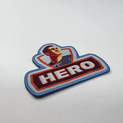 Ελεύθερος ανθεκτικός σίδηρος μπαλωμάτων Velcro μορφής κεντημένος ήρωας στα μπαλώματα για τα καπέλα