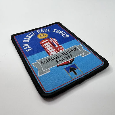 Washable σίδηρος στα υφαμένα σύνορα Merrow μπαλωμάτων με το χρώμα PMS